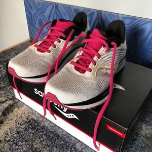 Women’s Saucony Guide 14 Running Shoes Size 7.5 Like New (one run)(Alloy/Cherry)